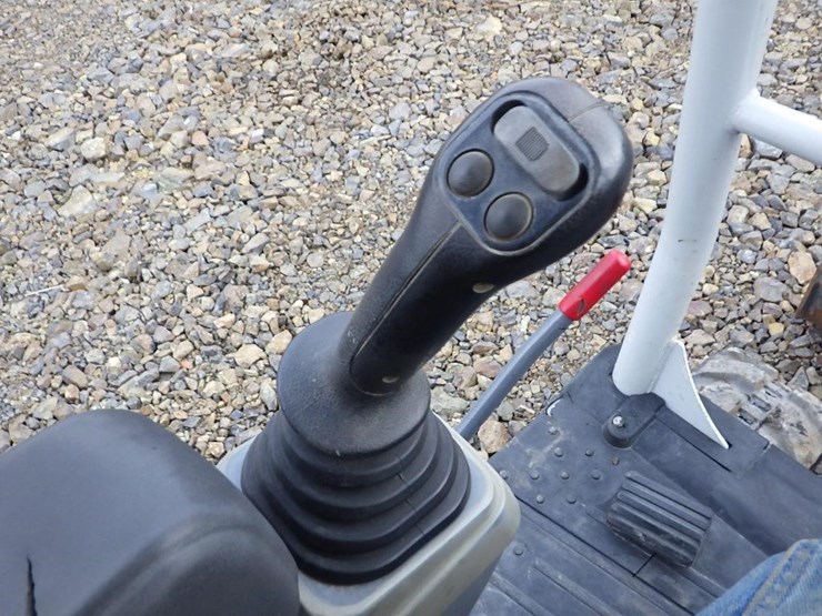 2016-takeuchi-tb230-image-24