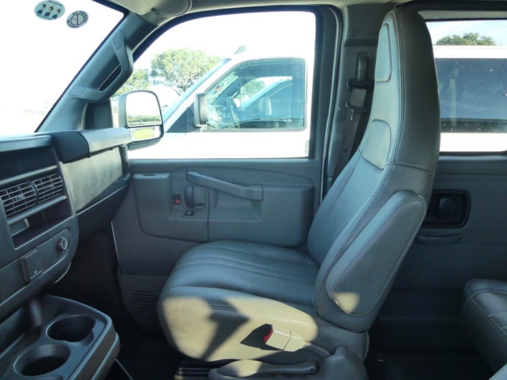 2016-chevrolet-express-3500-image-9