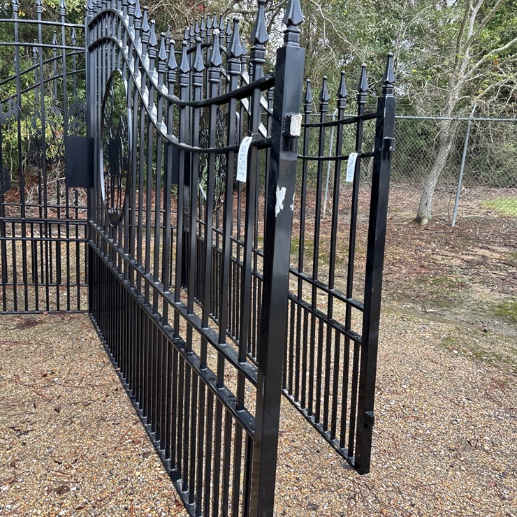 #1595 • 20FT METAL GATE