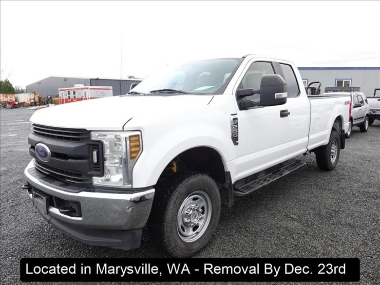 2018-ford-f250-xl-image-1