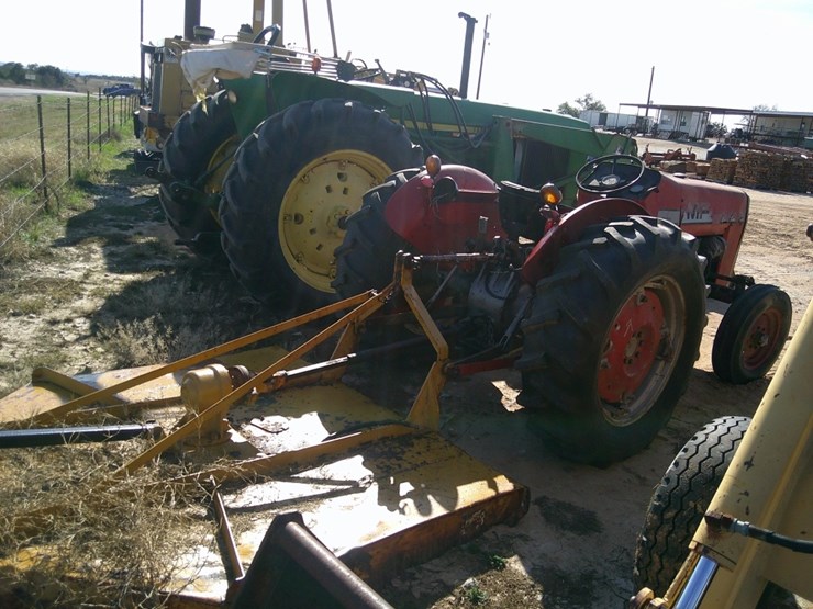 mf-245-farm-tractor-w/-5ft-shredder-image-4