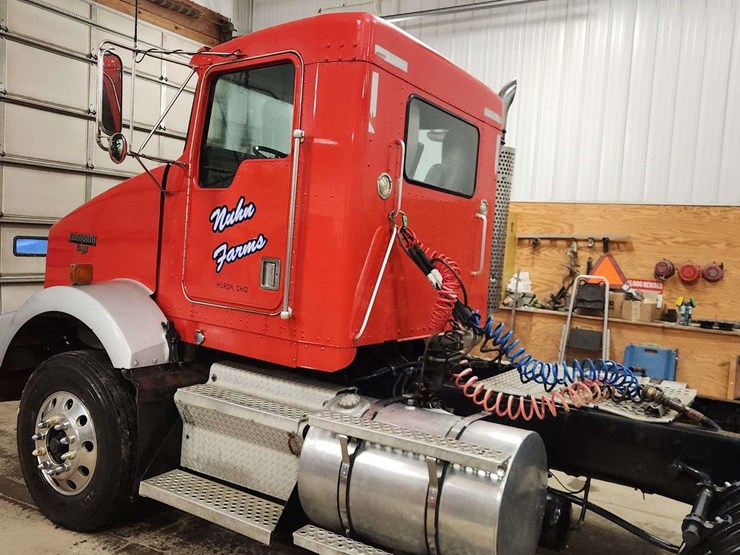 2001-kenworth-t800-image-2