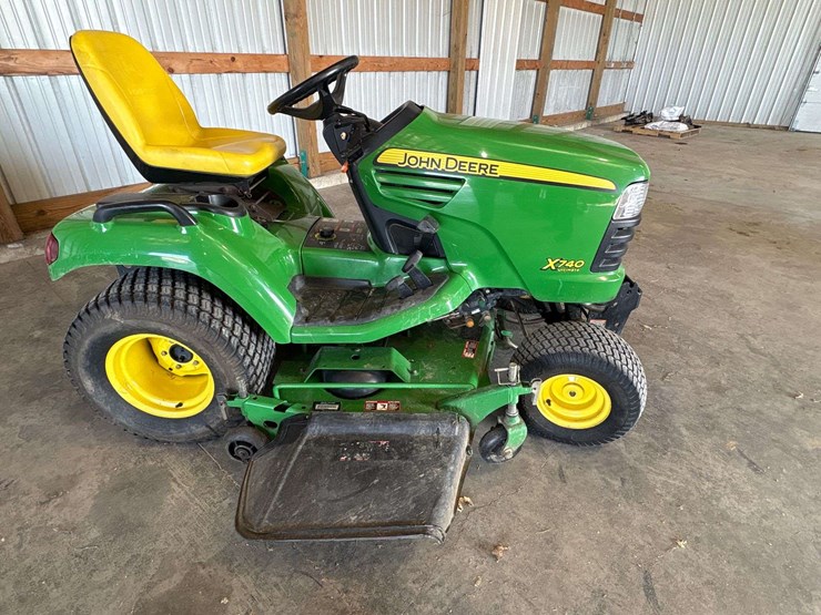john-deere-x740-image-1