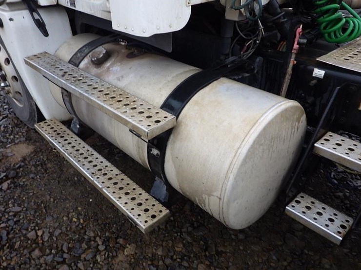 2005-freightliner-columbia-t/a-truck-tractor-image-32