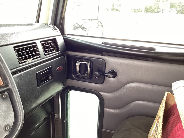 peterbilt-379-image-22