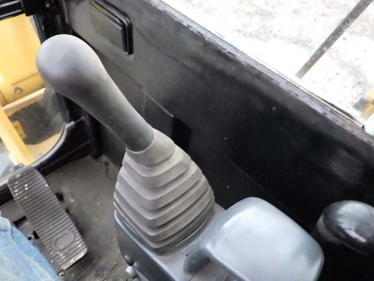 caterpillar-305.5e2-image-25