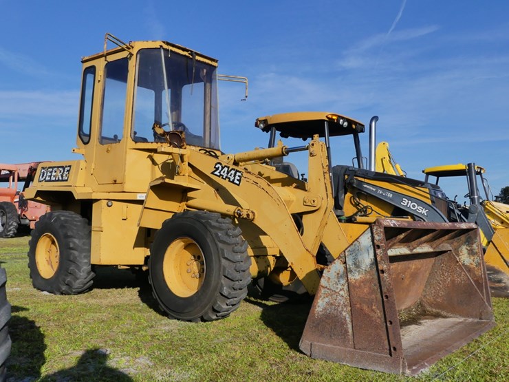 deere-244e-image-1
