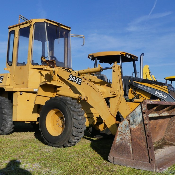 DEERE 244E