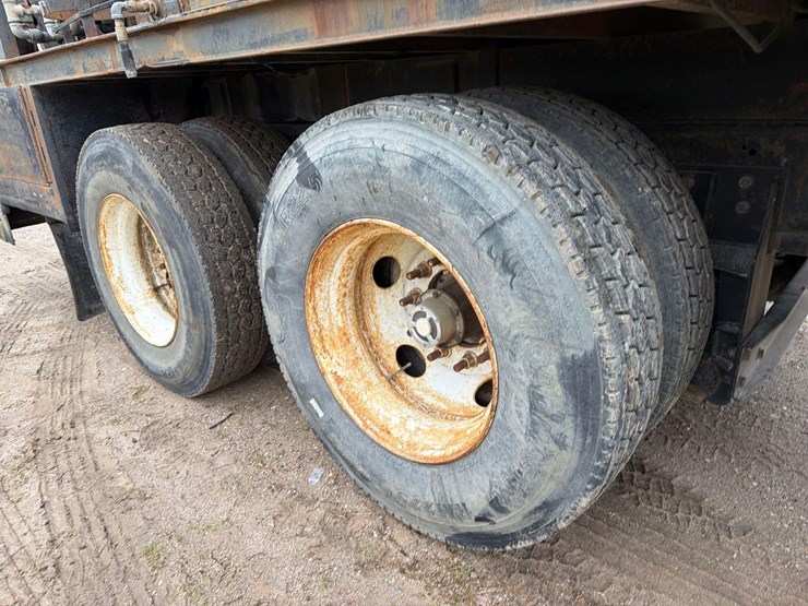 1997-ford-f800-image-15