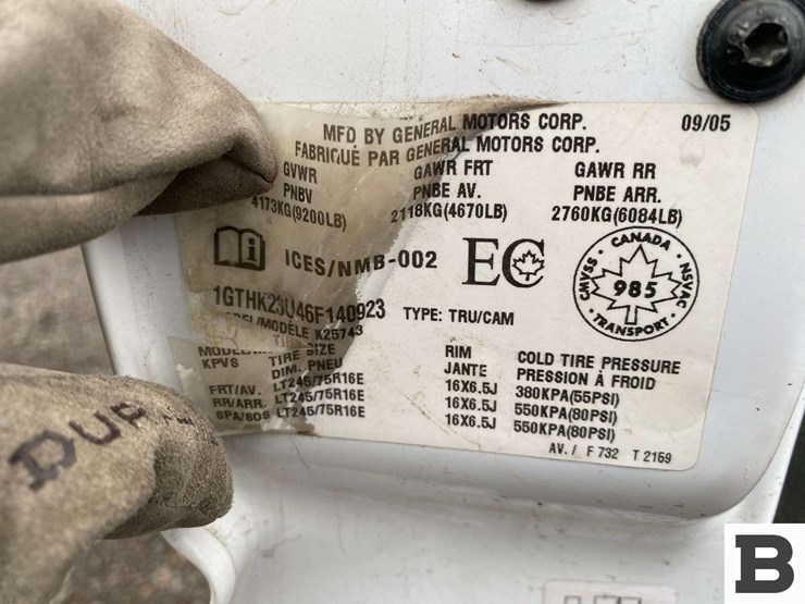 2006-gmc-sierra-2500-image-38