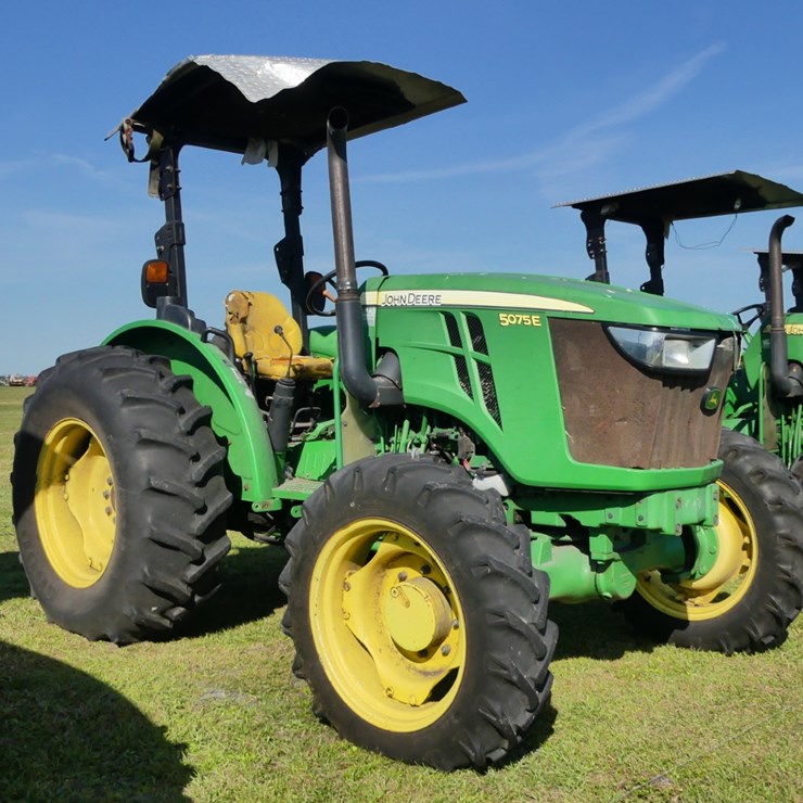 JOHN DEERE 5075E