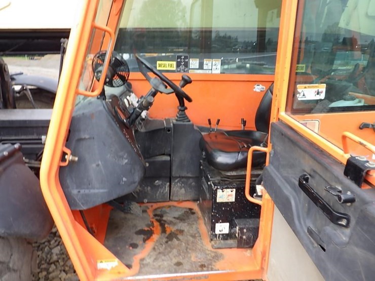 2012-jlg-g10-55a-image-23