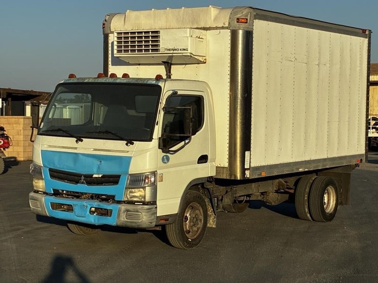 2012-mitsubishi-box-truck-image-1