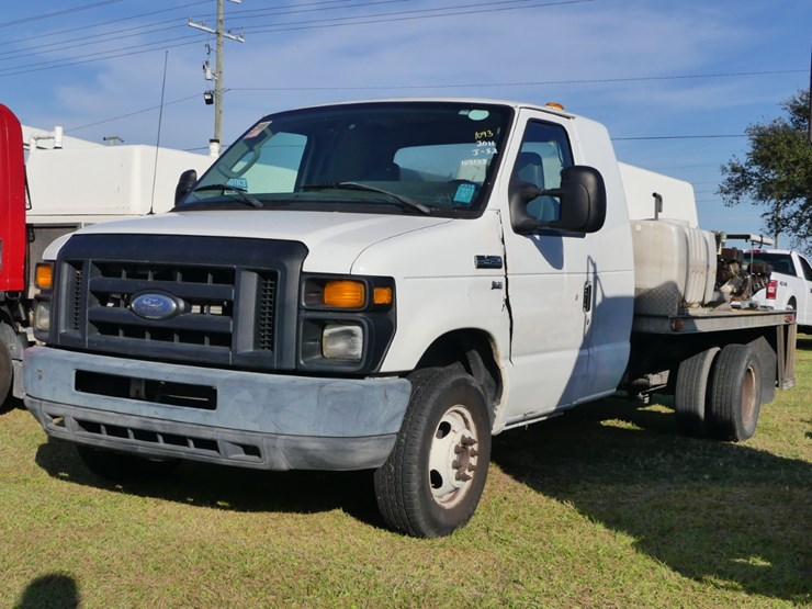 2011-ford-e450-image-1