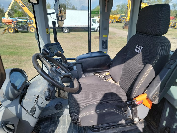 2020-caterpillar-926-image-13