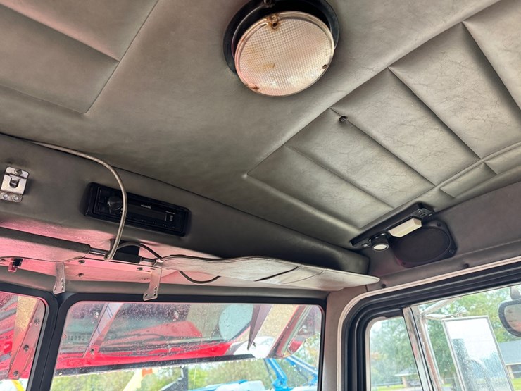 2003-peterbilt-379-image-27