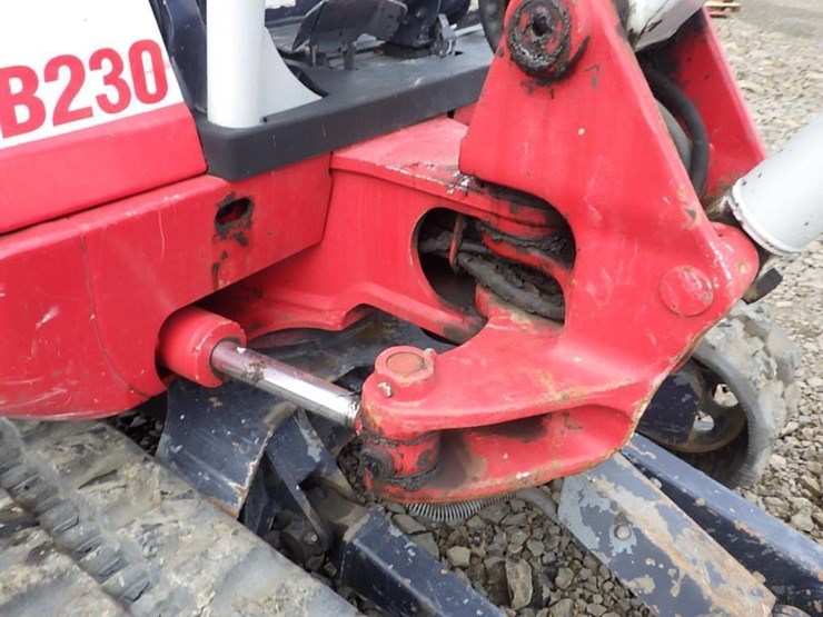 takeuchi-tb230-image-15