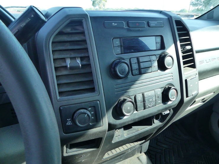 2019-ford-f250-xl-image-11