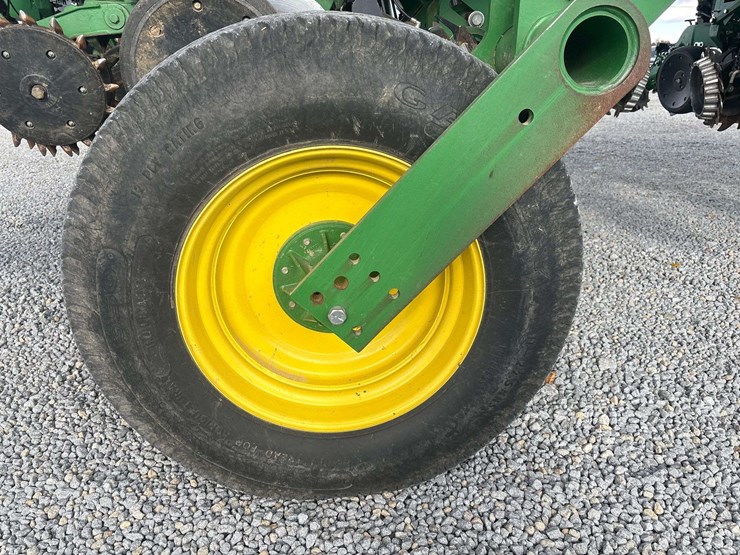 john-deere-1790-image-11