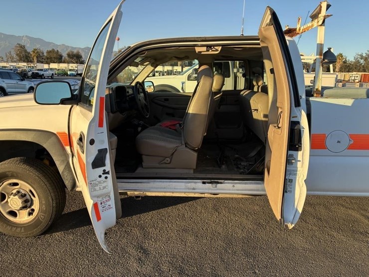 2005-chevrolet-2500-image-10