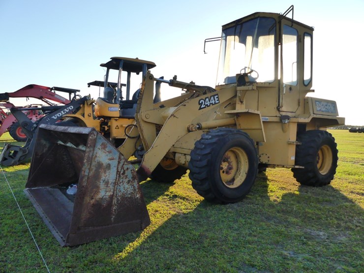 deere-244e-image-2