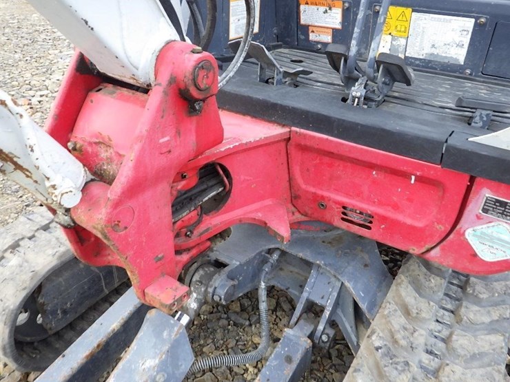 2016-takeuchi-tb230-image-14