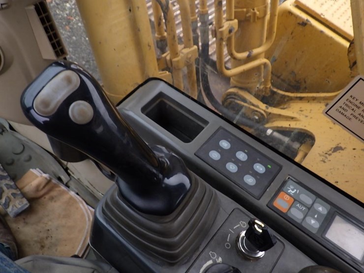 caterpillar-320c-image-27