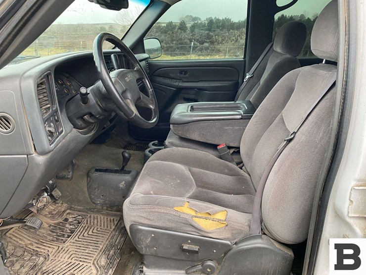 2006-gmc-sierra-2500-image-30