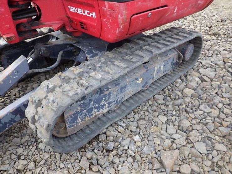 takeuchi-tb230-image-34