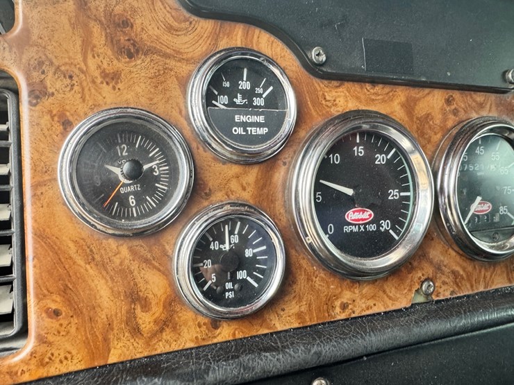 2003-peterbilt-379-image-33