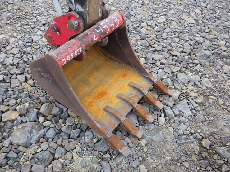 2016-takeuchi-tb230-image-7