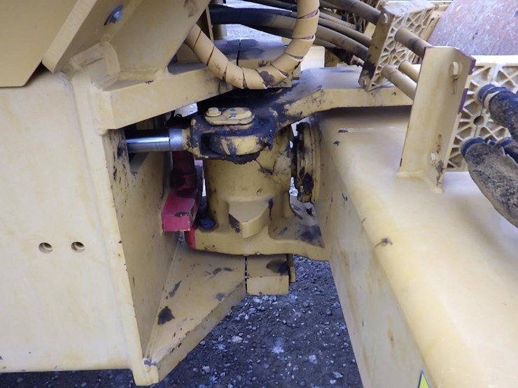 caterpillar-cs44-image-13