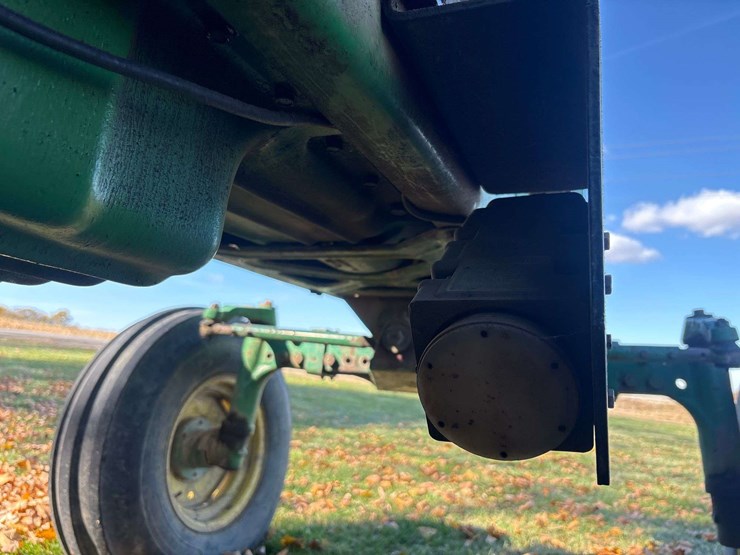 john-deere-7240-image-11