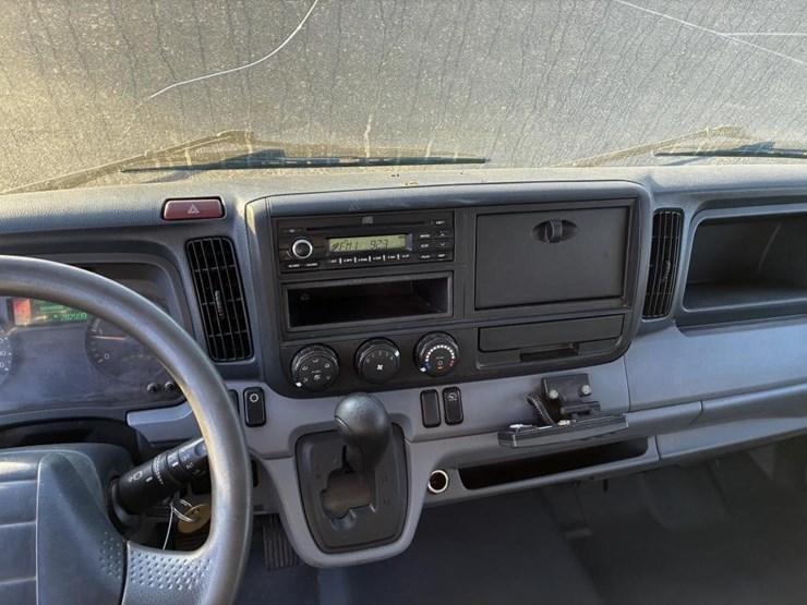 2012-mitsubishi-box-truck-image-13