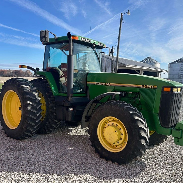 1996 JOHN DEERE 8200