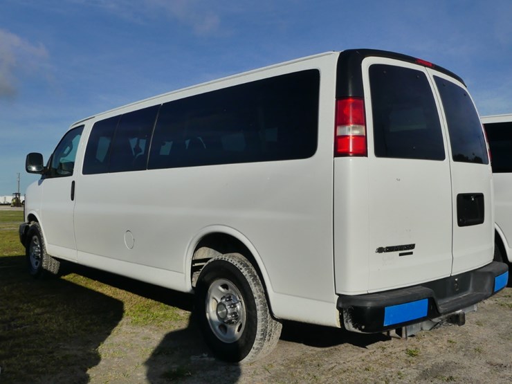2016-chevrolet-express-3500-image-4
