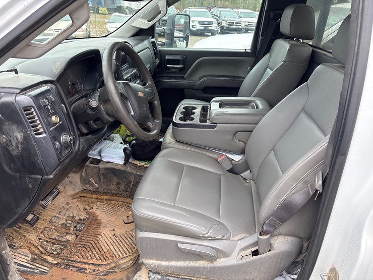 2017-chevrolet-2500hd-image-5