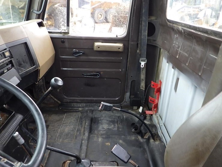 international-4700-image-28