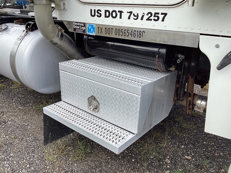 peterbilt-379-image-5