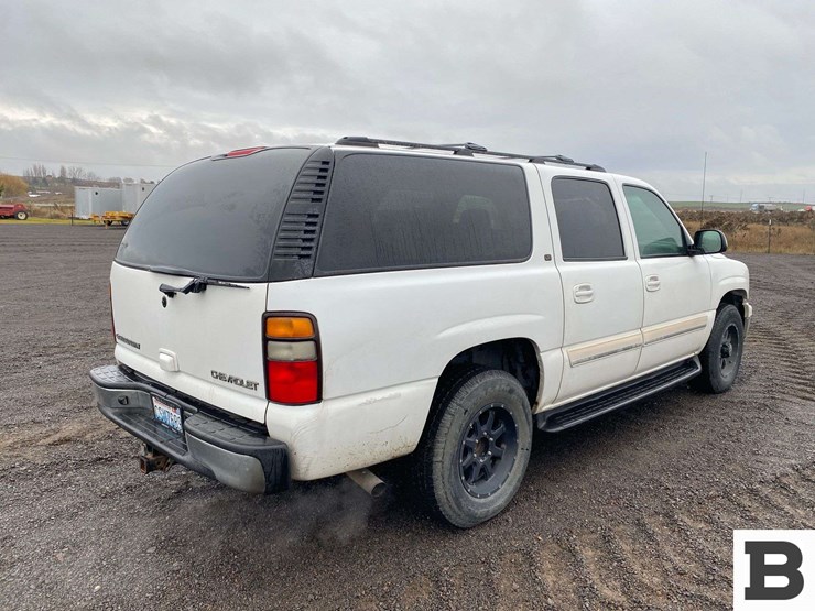 2004-chevrolet-suburban-image-5