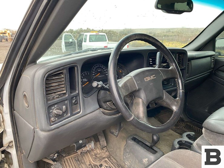 2006-gmc-sierra-2500-image-32