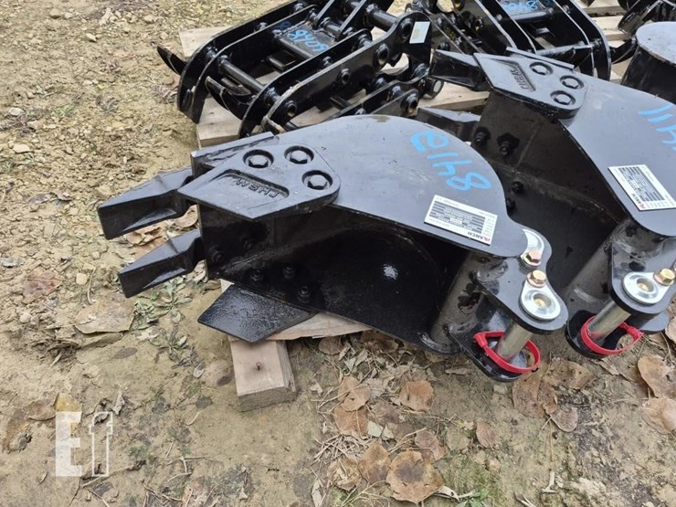 irlanch-mini-excavator-toothed-bucket-image-2