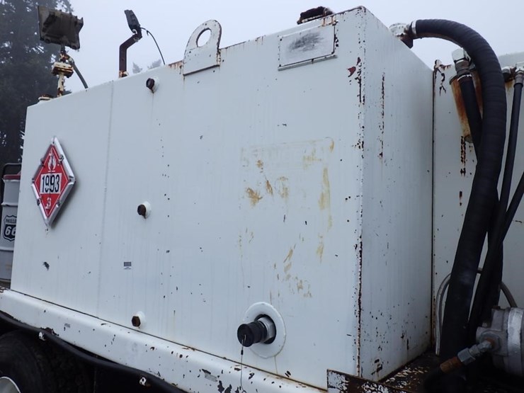 international-4900-image-34