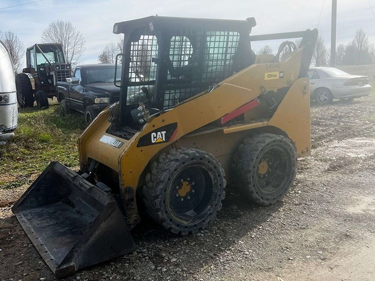 caterpillar-242b-image-1