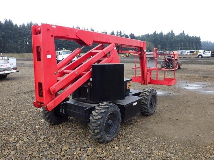 articulating-boom-lift-image-4