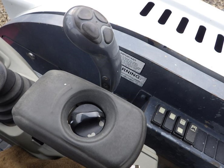 2016-takeuchi-tb230-image-28