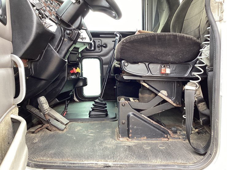 peterbilt-379-image-17