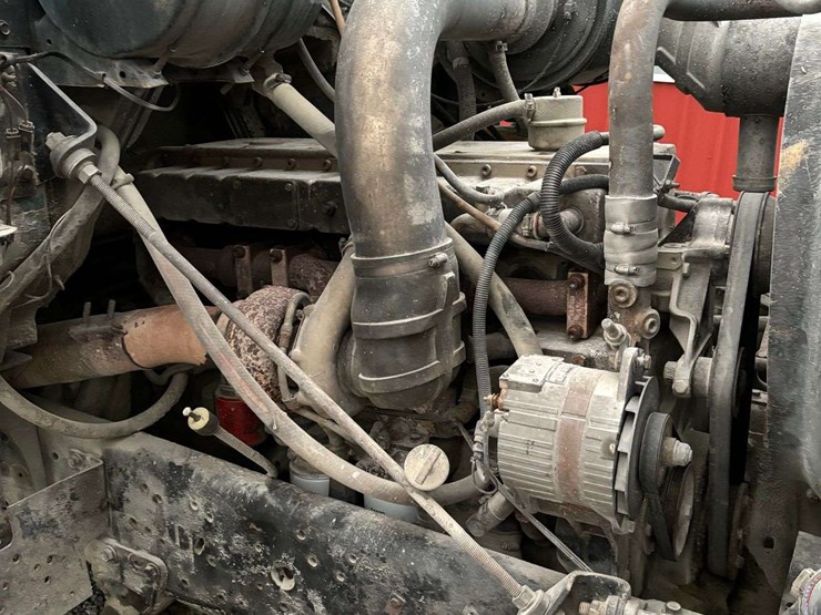 1985-international-s2500-image-15