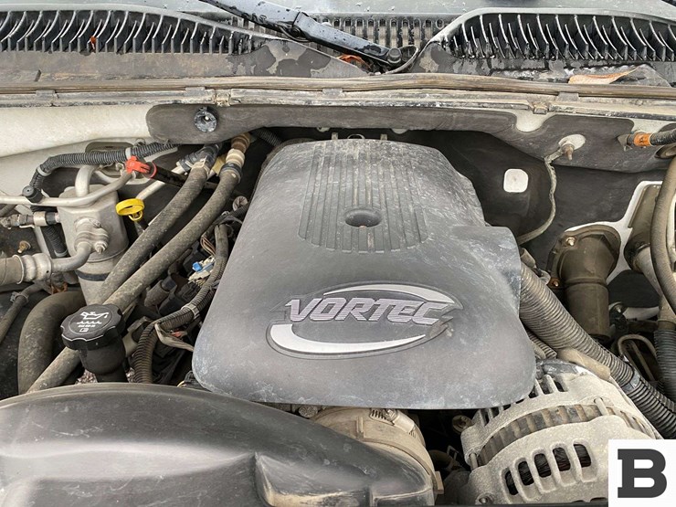 2004-chevrolet-suburban-image-41