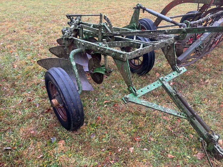 john-deere-3-bottom-plow-image-4